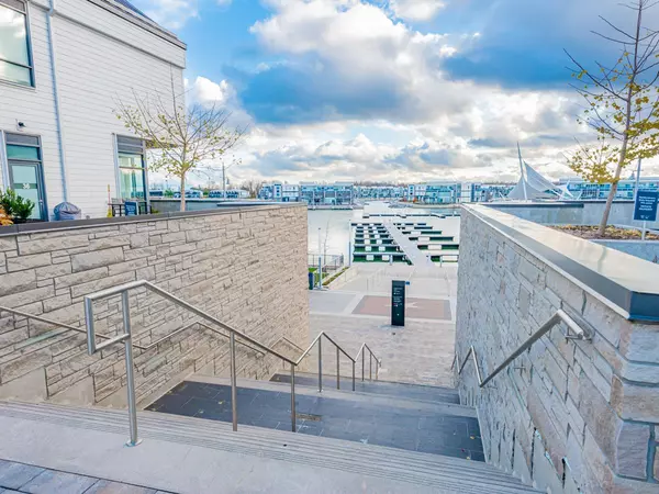 Innisfil, ON L9S 0M1,247 Broward WAY #31