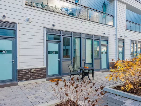 Innisfil, ON L9S 0M1,247 Broward WAY #31