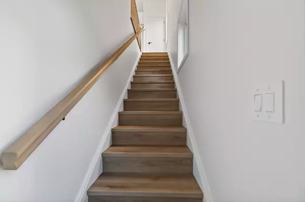 Belleville, ON K8N 0T1,77B Athabaska DR