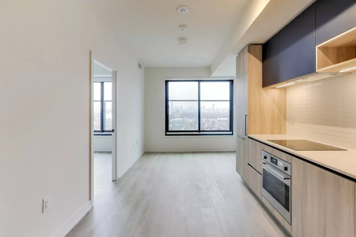 Toronto C01, ON M6R 0B2,181 Sterling RD #1421