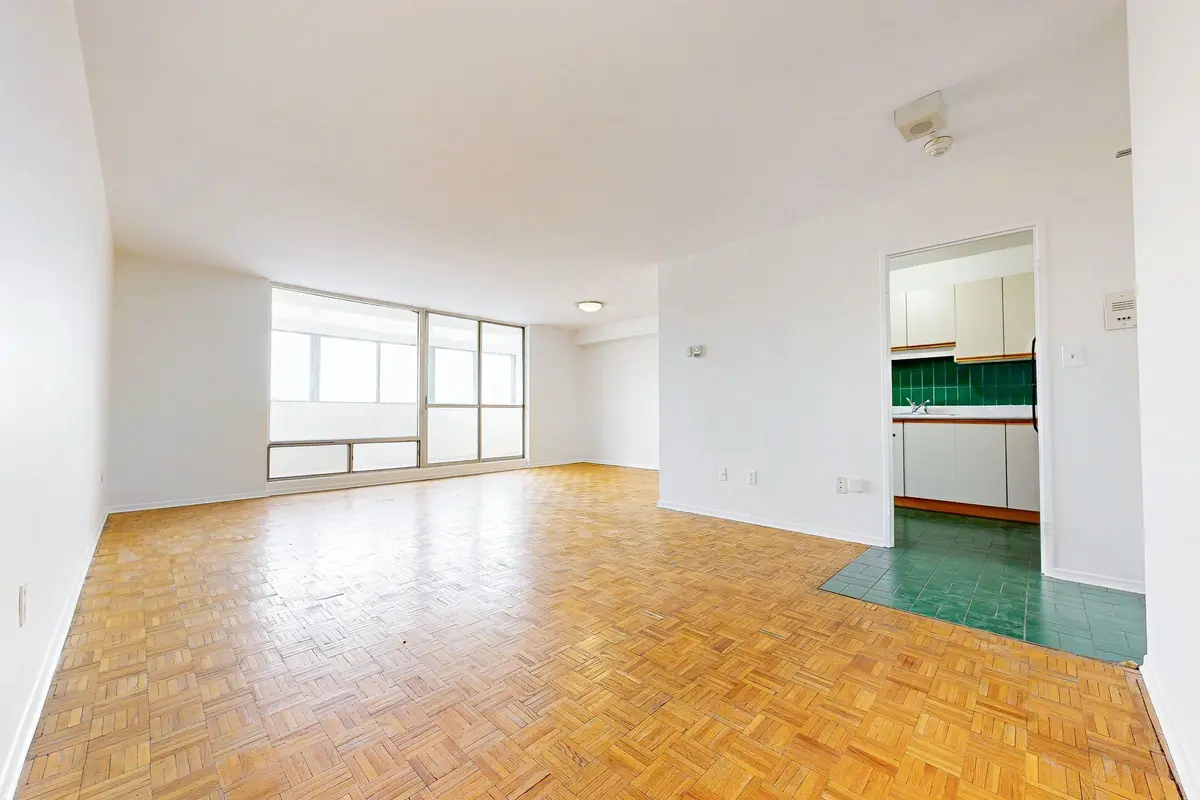 1 Massey SQ #2306, Toronto E03, ON M4C 5L4