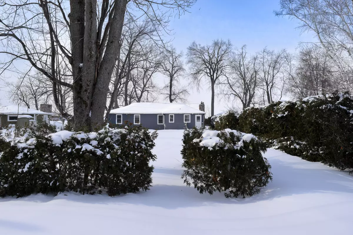 Georgina, ON L0E 1L0,28 McRae Beach RD S