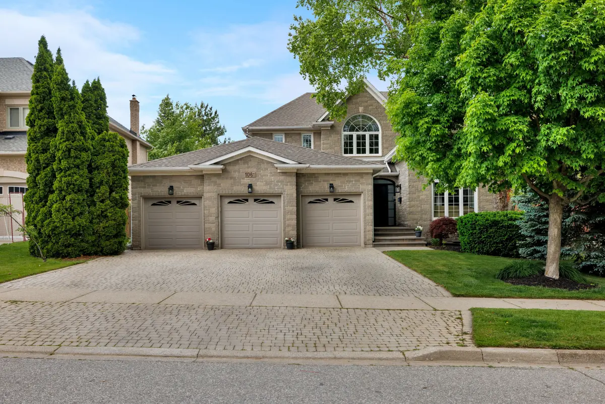 1061 Summit Ridge DR, Oakville, ON L6M 3K9