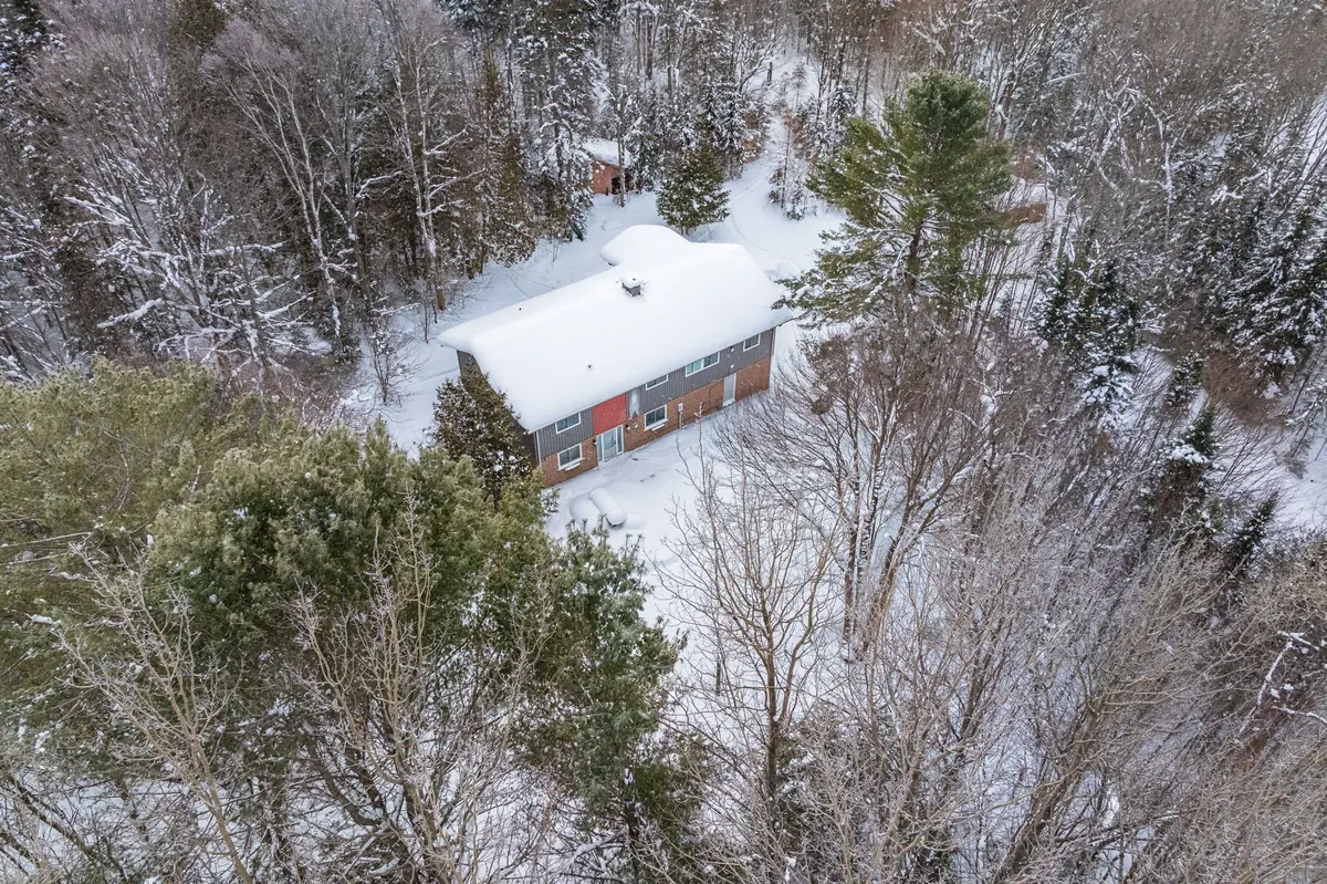 Huntsville, ON P1H 2N5,1039 South Waseosa Lake RD