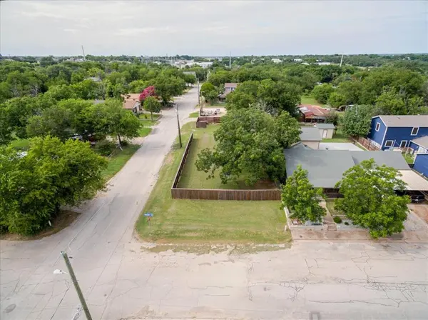 201 E 7th Street, Weatherford, TX 76086