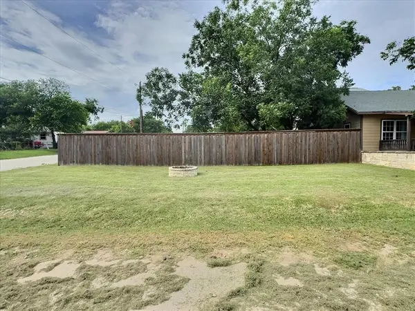 201 E 7th Street, Weatherford, TX 76086