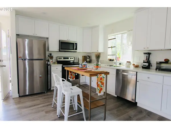 611 SE 142ND AVE #B, Portland, OR 97233