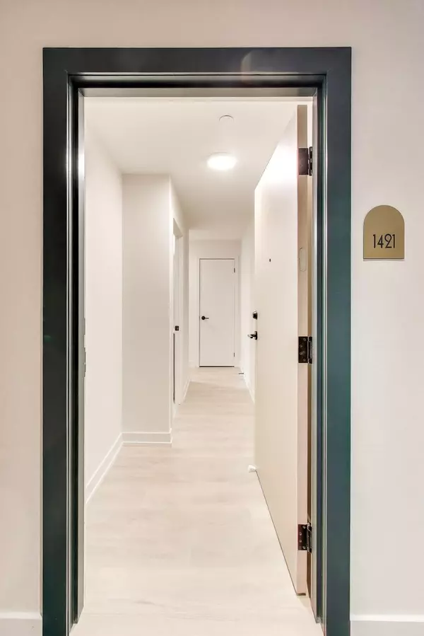 Toronto C01, ON M6R 0B2,181 Sterling RD #1421