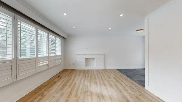 24 Fenelon DR, Toronto C13, ON M3A 3K3