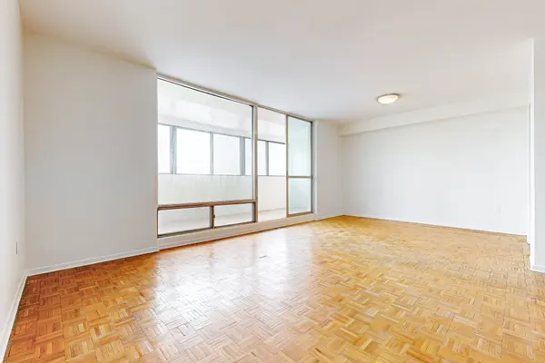 1 Massey SQ #2306, Toronto E03, ON M4C 5L4