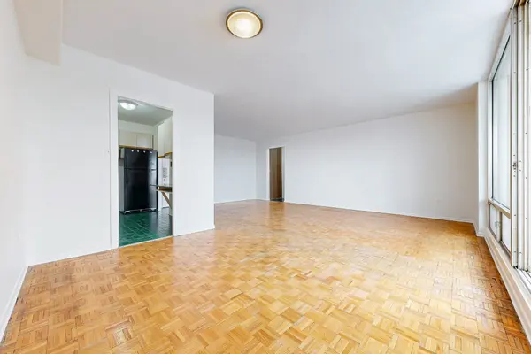 1 Massey SQ #2306, Toronto E03, ON M4C 5L4