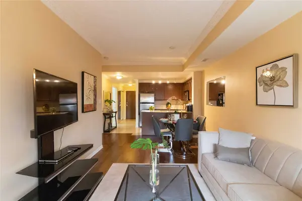 8 Maison Parc CT #313, Vaughan, ON L4J 9K5