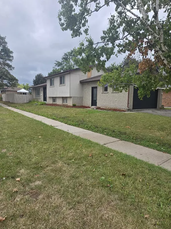 Barrie, ON L4M 5J3,3 Sylvia ST