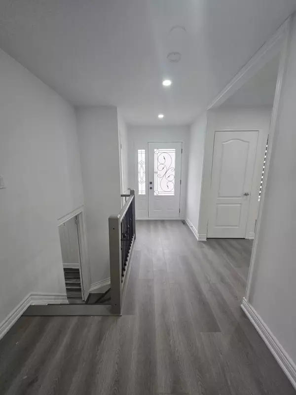 Barrie, ON L4M 5J3,3 Sylvia ST