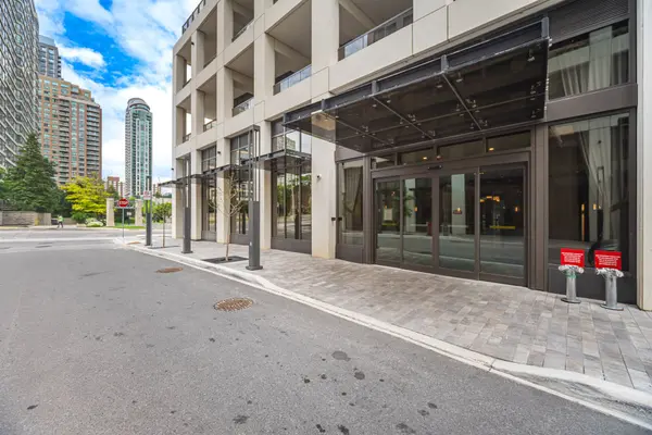 30 Elm DR W #3906, Mississauga, ON L5B 0N6