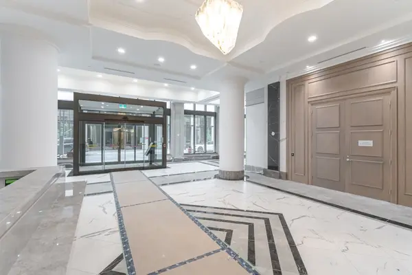 30 Elm DR W #3906, Mississauga, ON L5B 0N6