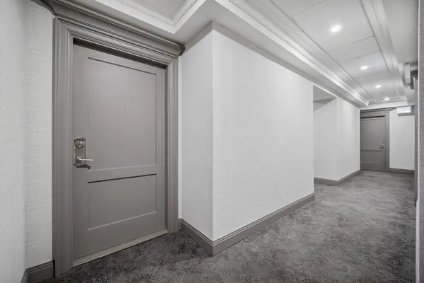 30 Elm DR W #3906, Mississauga, ON L5B 0N6