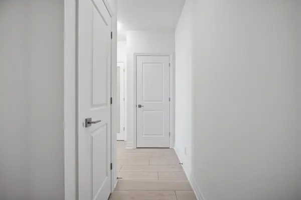 30 Elm DR W #3906, Mississauga, ON L5B 0N6