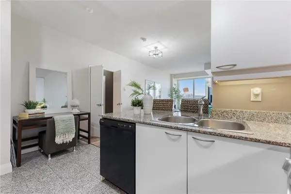 88 Palace Pier N/A #902, Toronto W06, ON M8V 3W9