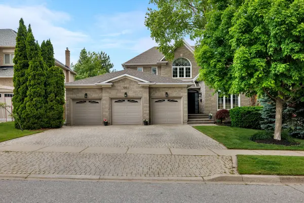 1061 Summit Ridge DR, Oakville, ON L6M 3K9