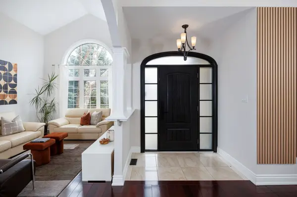 1061 Summit Ridge DR, Oakville, ON L6M 3K9