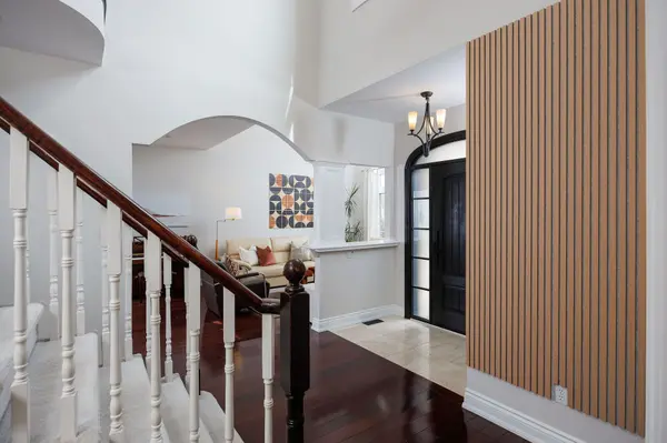 1061 Summit Ridge DR, Oakville, ON L6M 3K9