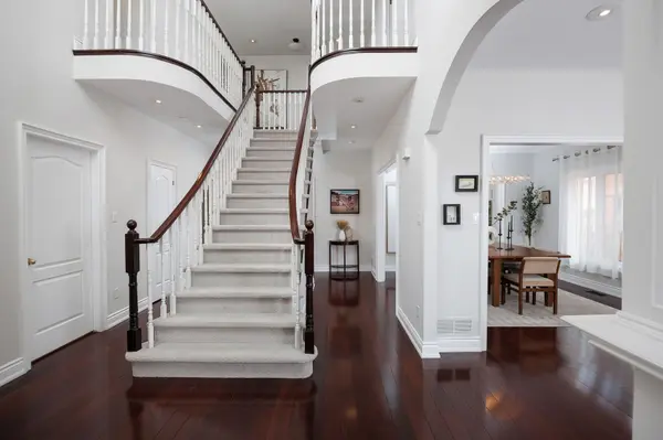 1061 Summit Ridge DR, Oakville, ON L6M 3K9