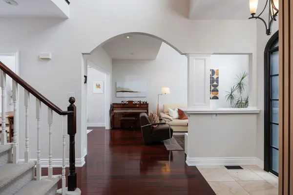 1061 Summit Ridge DR, Oakville, ON L6M 3K9