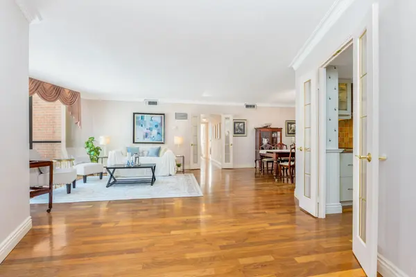 1240 Marlborough CT #110, Oakville, ON L6H 3K7