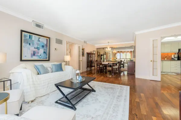 1240 Marlborough CT #110, Oakville, ON L6H 3K7