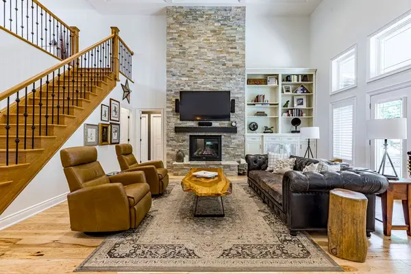 Hamilton, ON L9G 1A7,60 Parker AVE