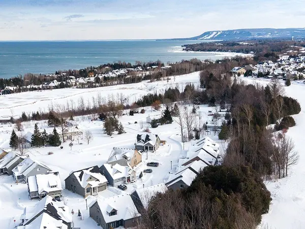 Blue Mountains, ON N0H 2P0,124 Beacon DR