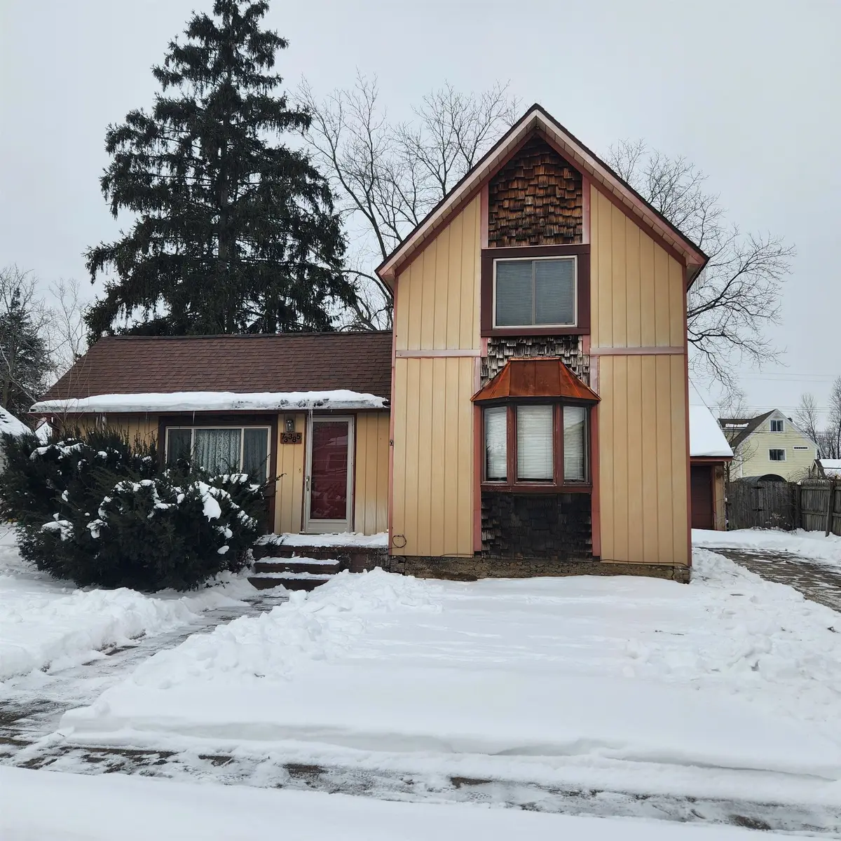 73385 Floral ST, Armada, MI 48005