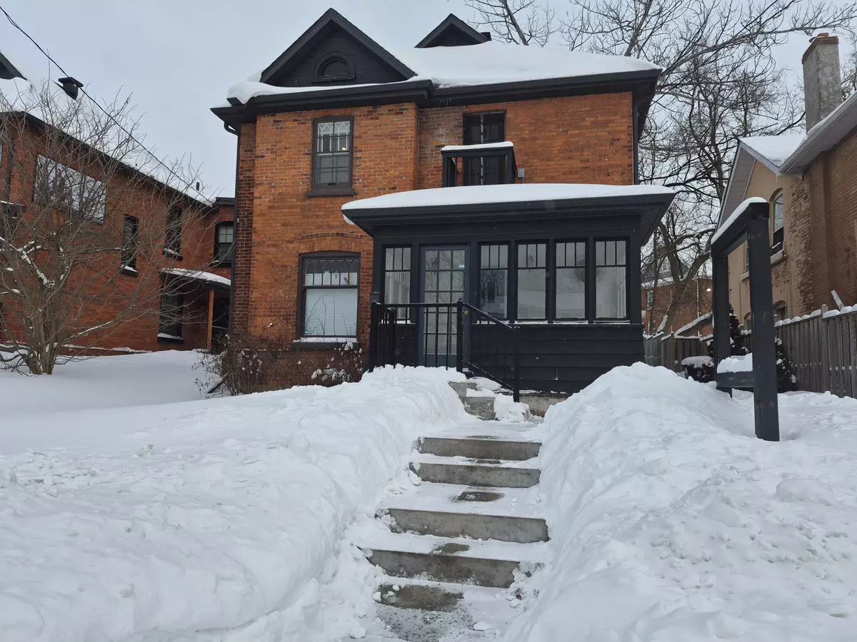 Barrie, ON L4N 1E9,28 Ross ST