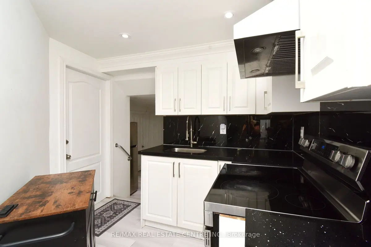 Brampton, ON L6S 2P4,17 Crescent Hill DR