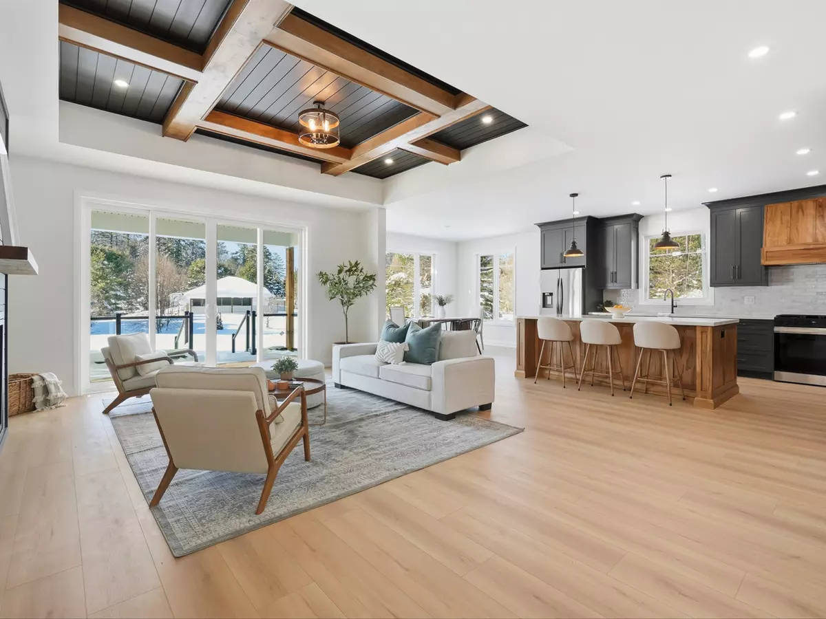 Huntsville, ON P0B 1M0,11 Clarkes LN