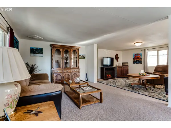 1400 CANDLELIGHT DR #231, Eugene, OR 97402