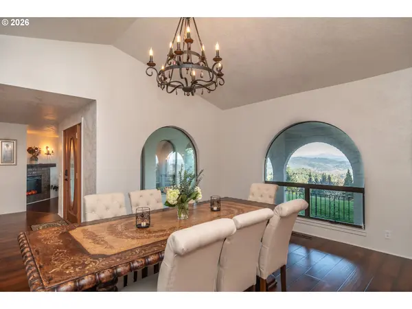 250 MOUNTAIN DR, Roseburg, OR 97471