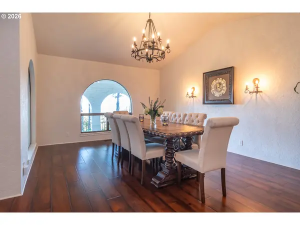 250 MOUNTAIN DR, Roseburg, OR 97471