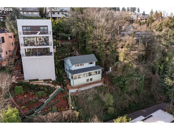 2604 SW Buckingham AVE, Portland, OR 97201