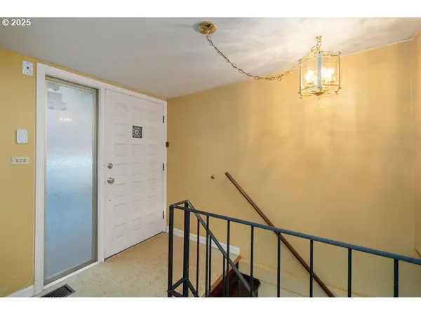 2604 SW Buckingham AVE, Portland, OR 97201