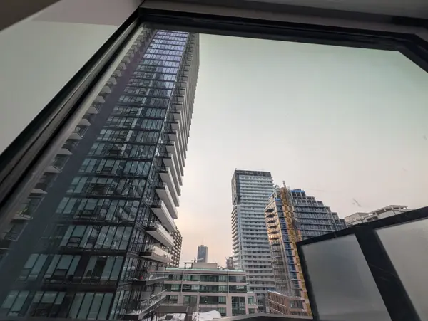 Toronto C10, ON M4P 1V6,120 Broadway AVE #811