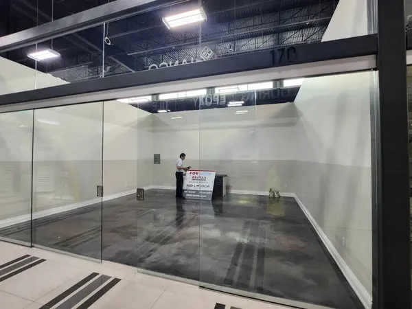 Vaughan, ON L4K 1Z8,7250 Keele ST #170