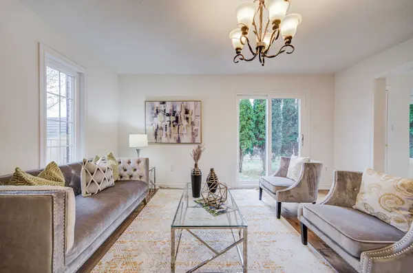 223 Deerglen TER, Aurora, ON L4G 6Y5