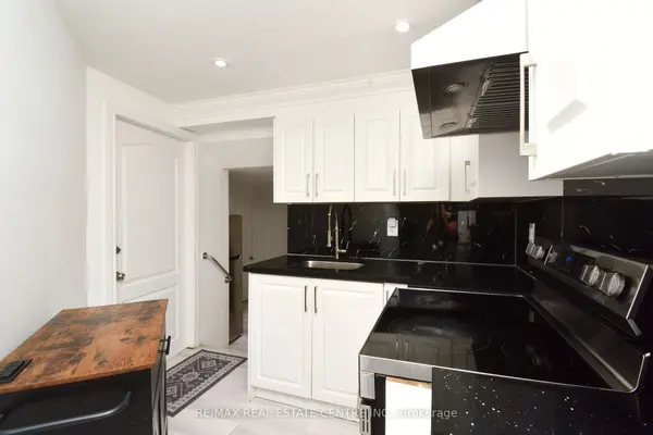 17 Crescent Hill DR, Brampton, ON L6S 2P4