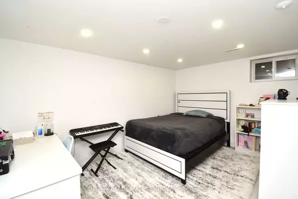 Brampton, ON L6S 2P4,17 Crescent Hill DR