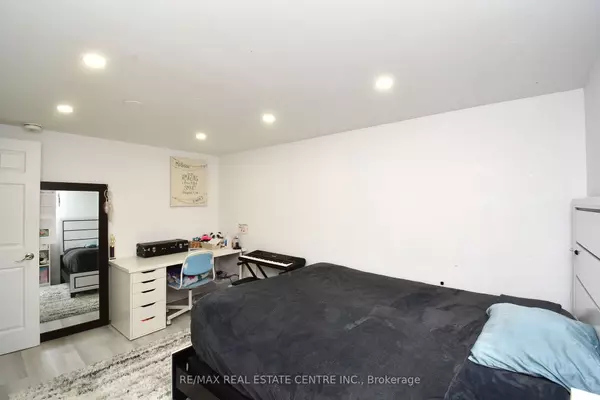 Brampton, ON L6S 2P4,17 Crescent Hill DR