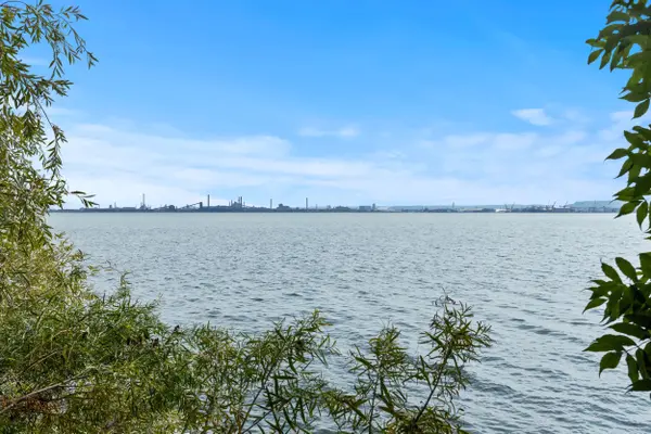 882 Danforth PL, Burlington, ON L7T 1S2