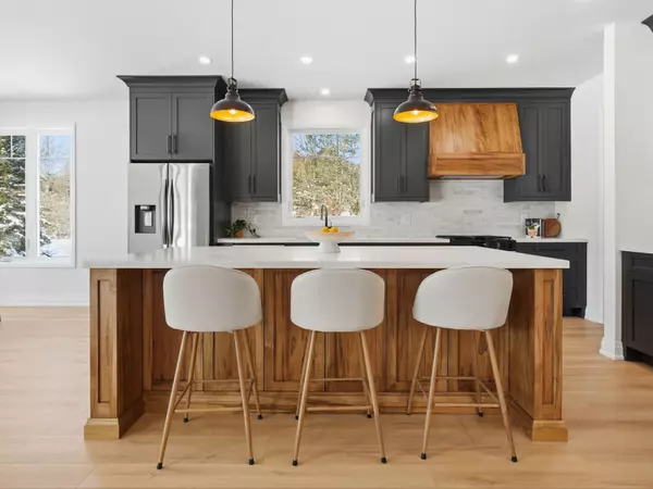 Huntsville, ON P0B 1M0,11 Clarkes LN