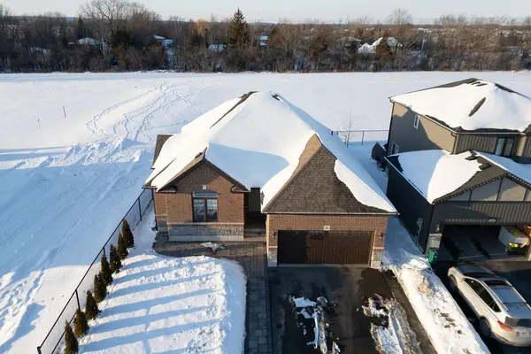 Belleville, ON K8N 0K4,26 Redwood DR